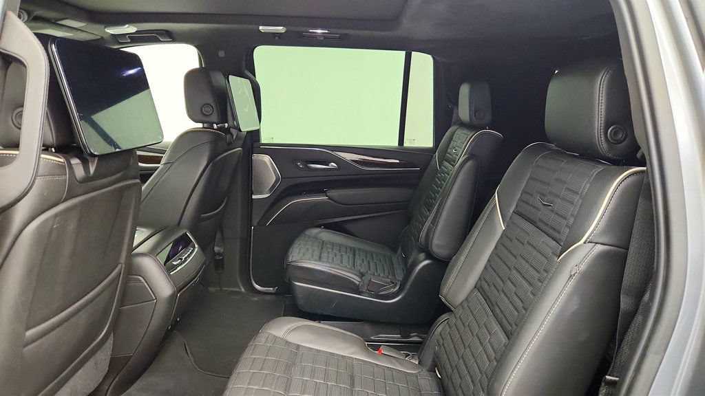 Used 2021 Cadillac Escalade ESV Premium Luxury Platinum w/ Heavy-Duty Trailer Package AWD/4WD image 23