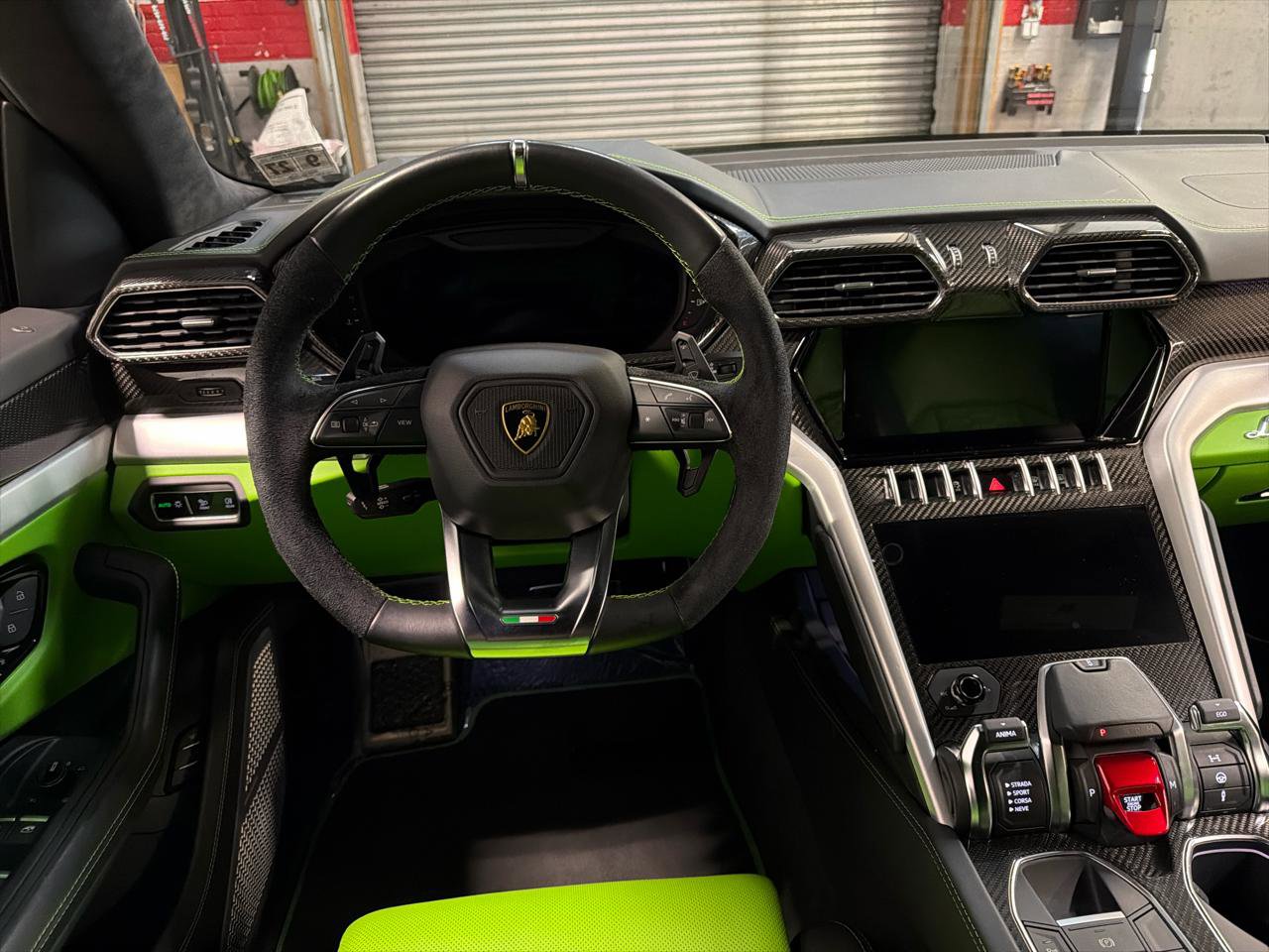 Used 2022 Lamborghini Urus AWD/4WD image 15