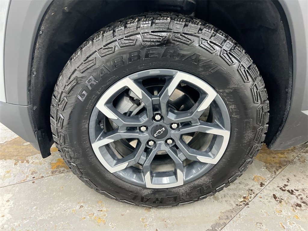 Used 2025 Chevrolet Equinox ACTIV w/ Safety and Technology Package image 26