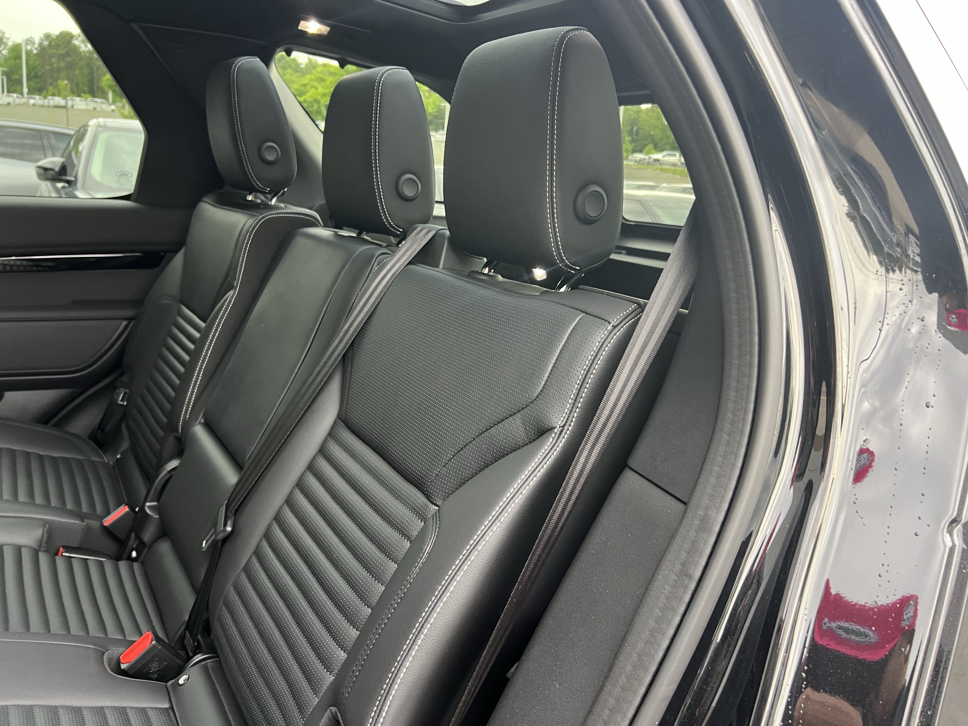 Certified 2025 Land Rover Discovery S AWD/4WD image 34