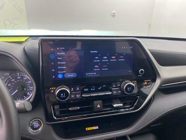 Used 2023 Toyota Highlander XLE image 24