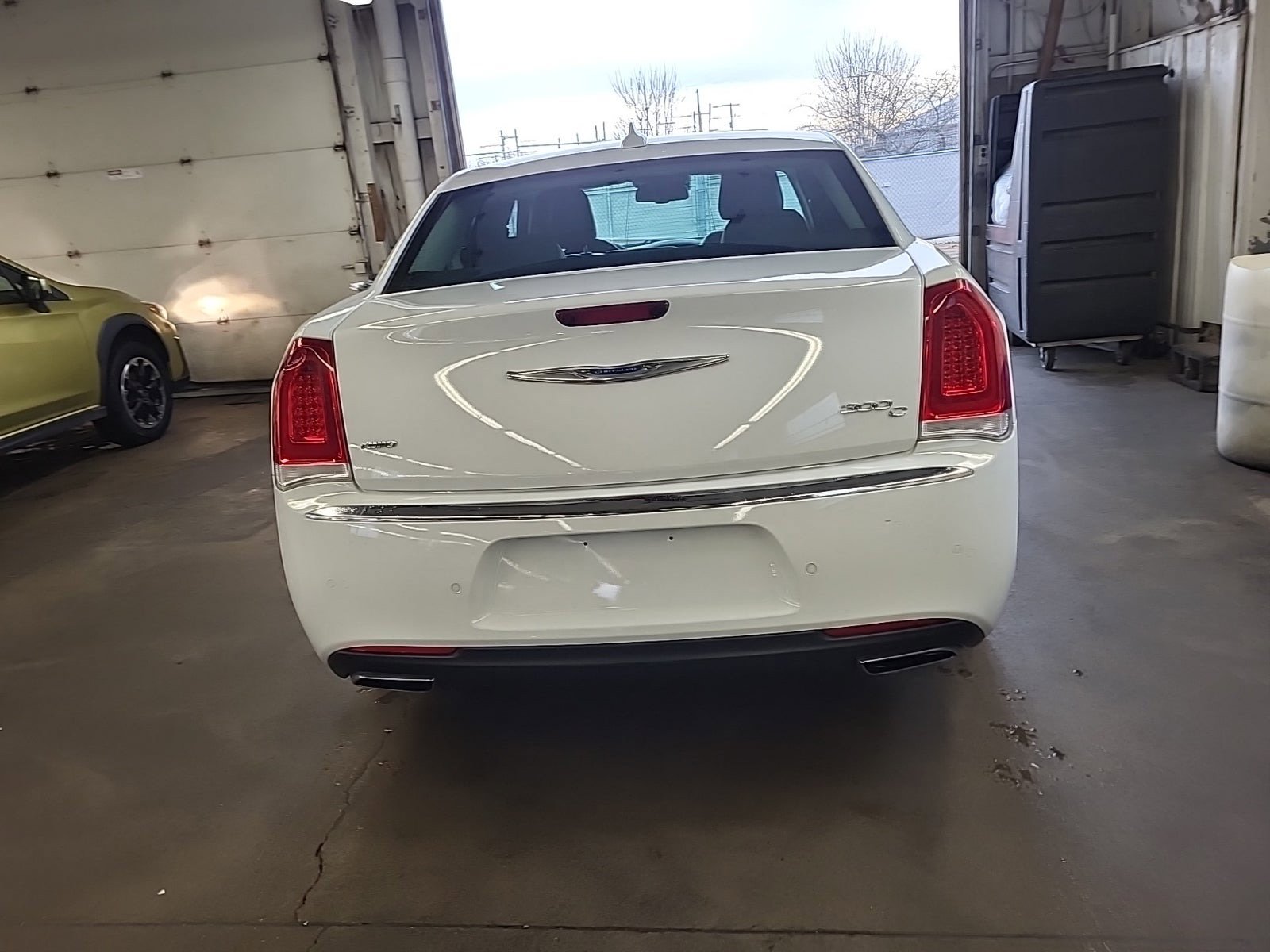 Used 2017 Chrysler 300 C w/ Safetytec Plus Group image 4