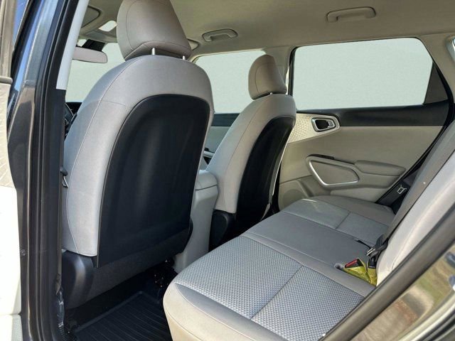 Used 2025 Kia Soul LX w/ LX Technology Package FWD image 14