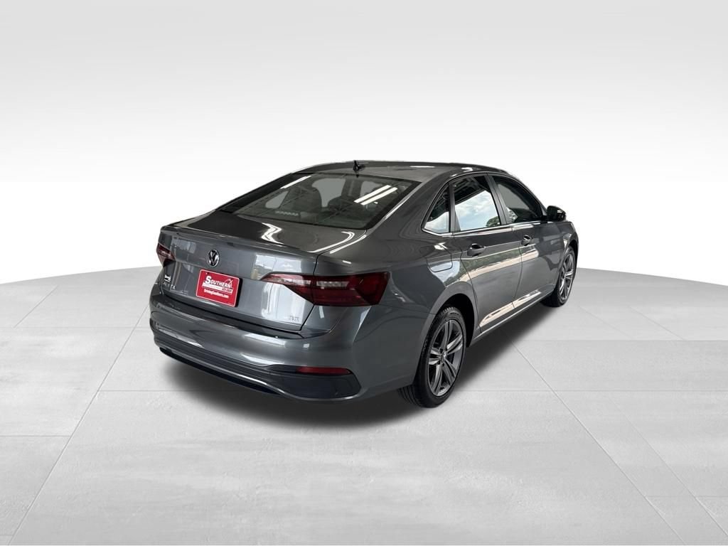 Used 2024 Volkswagen Jetta SE FWD image 5