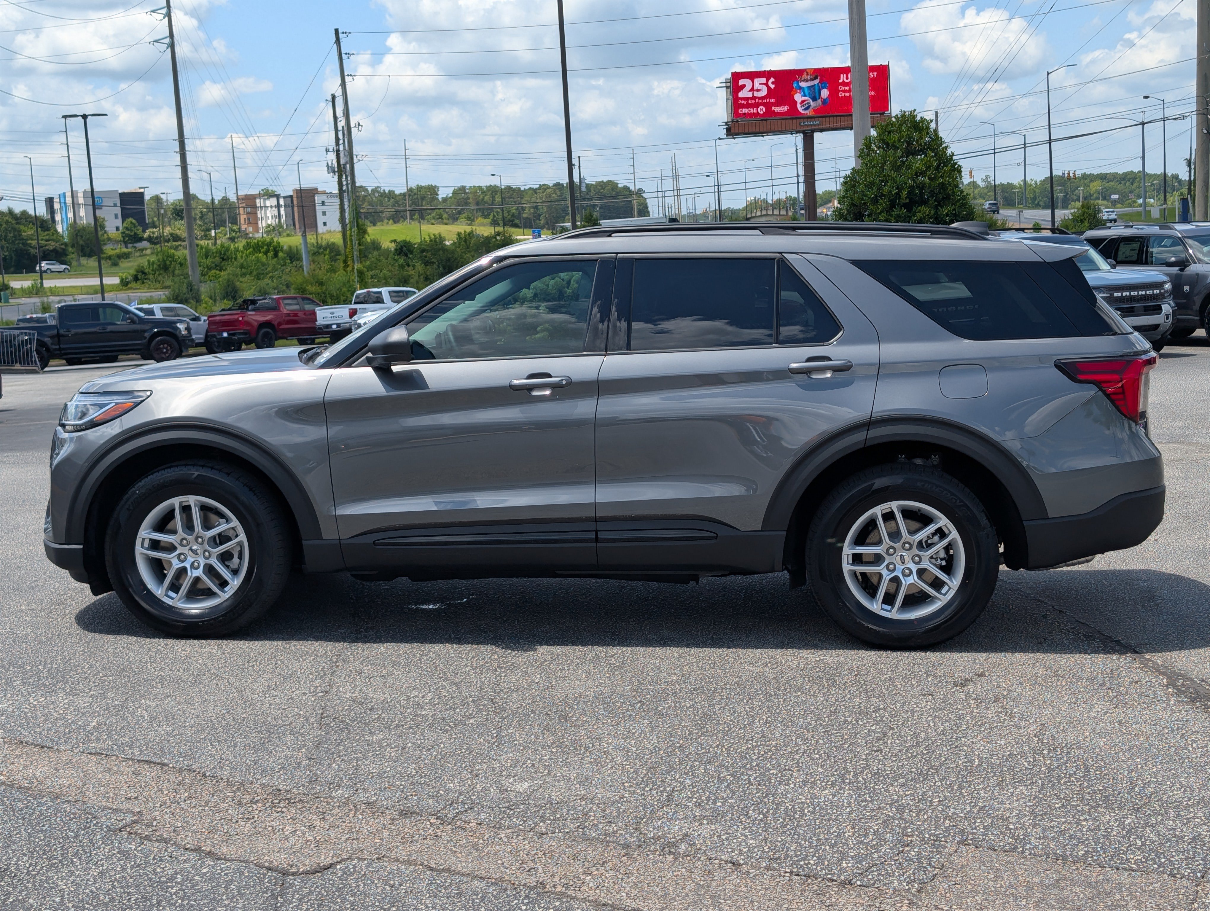 New 2026 Ford Explorer Active RWD image 14