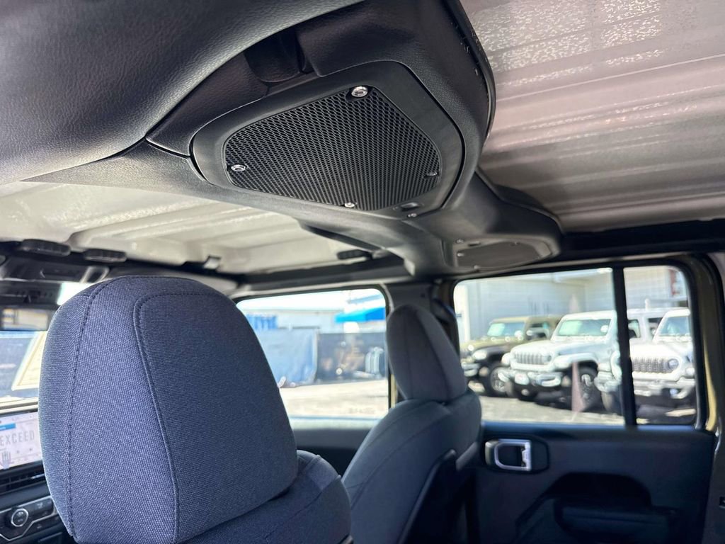 New 2026 Jeep Gladiator Rubicon w/ Steel Power Dome Hood Package AWD/4WD image 12