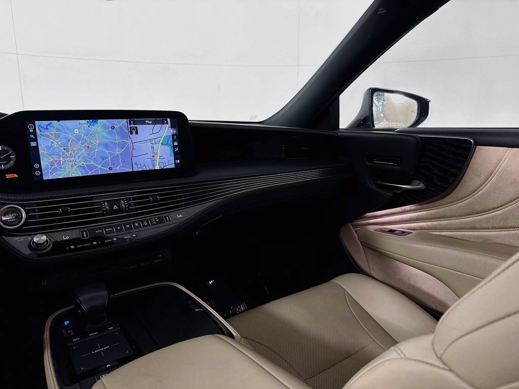 Used 2021 Lexus LS 500 w/ Accessory Package (Z2) RWD image 31