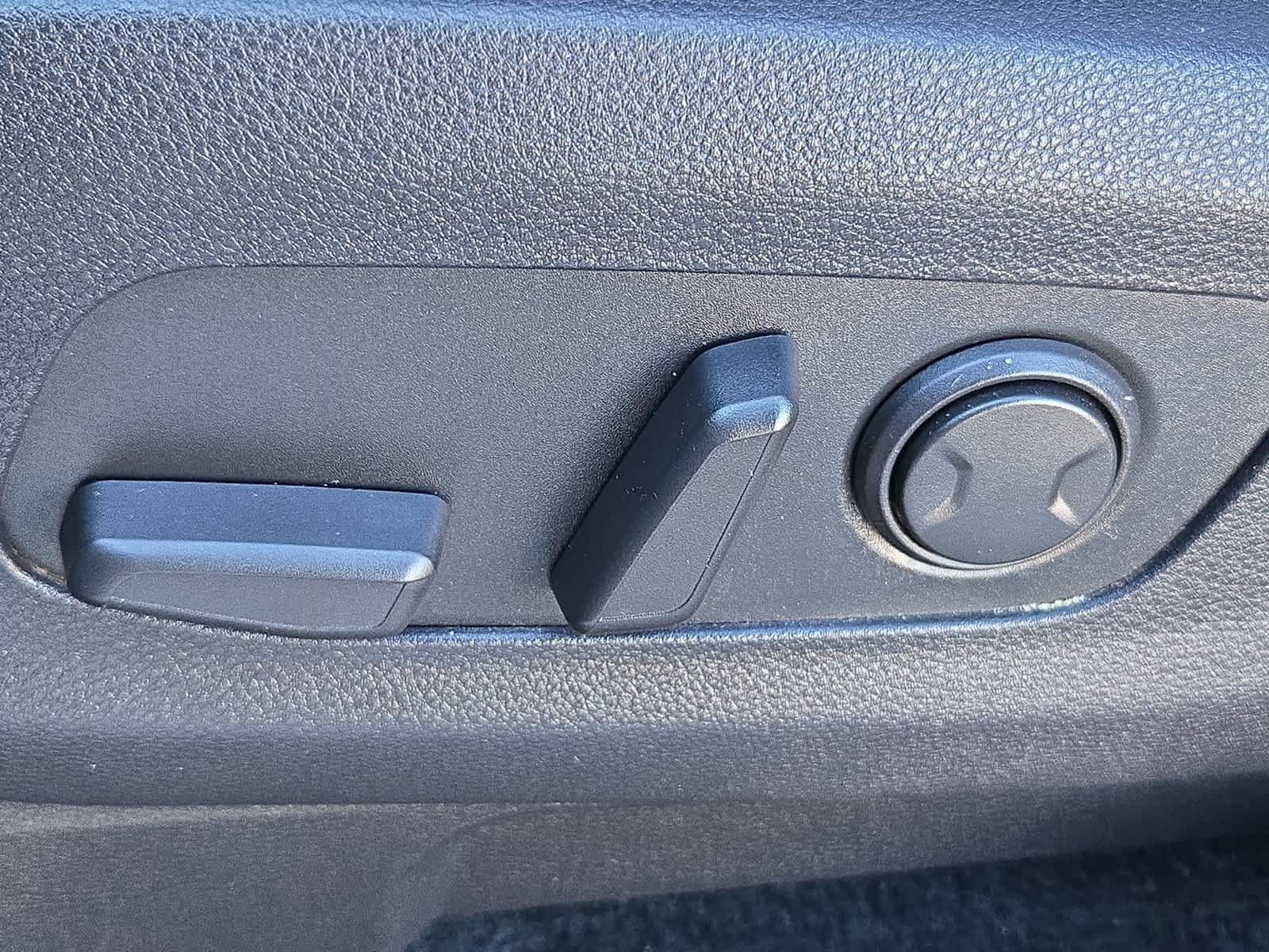 Used 2022 Kia Carnival LX FWD image 17