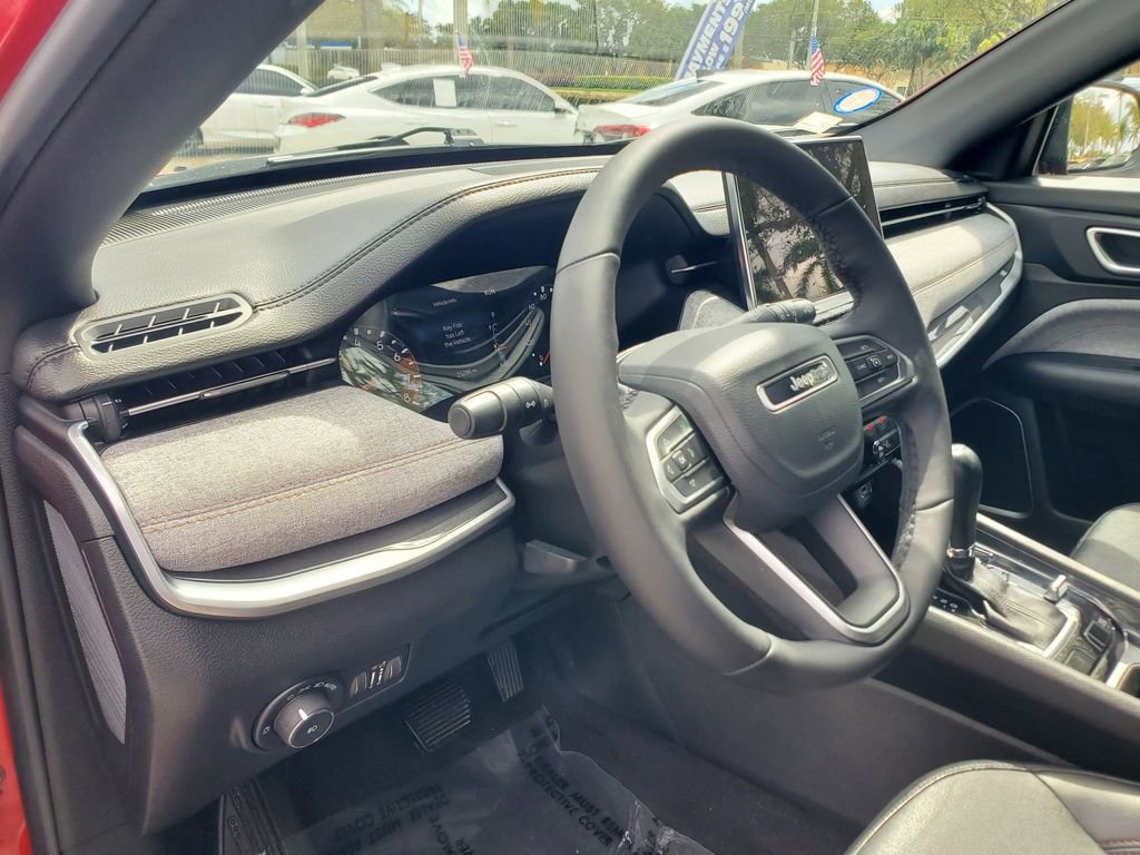 Used 2023 Jeep Compass Latitude image 14