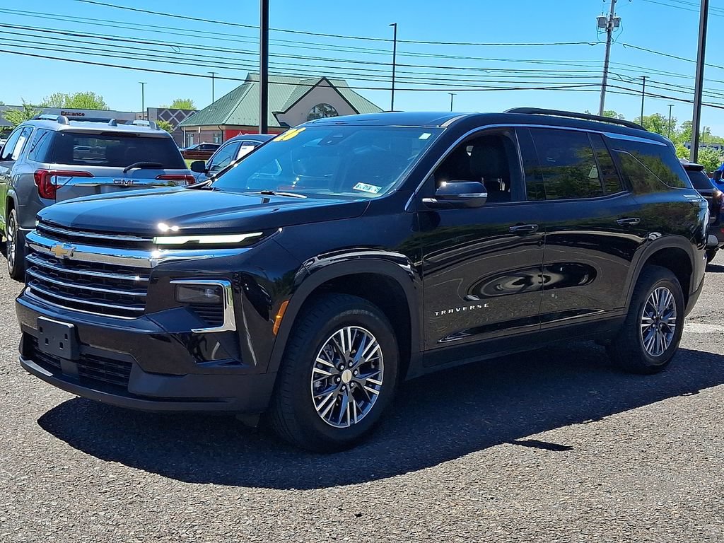 Used 2026 Chevrolet Traverse LT AWD/4WD image 3
