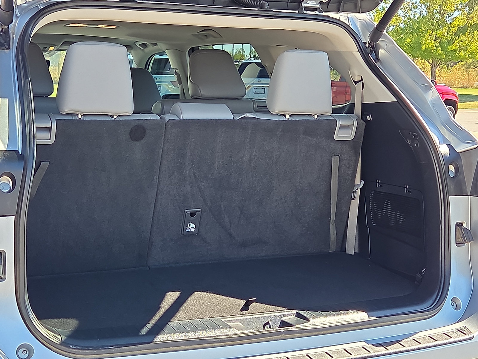 Used 2024 Toyota Highlander XLE AWD/4WD image 9