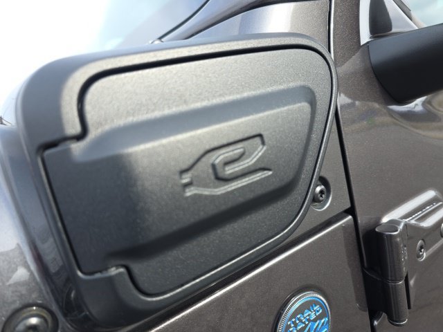 Used 2025 Jeep Wrangler Unlimited Sahara w/ Safety Group AWD/4WD image 56