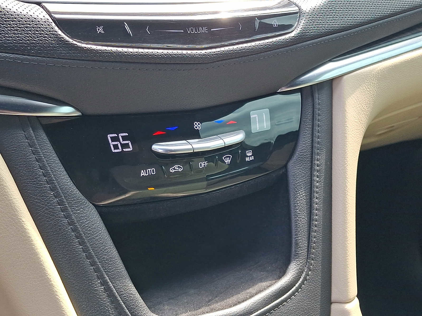 Used 2017 Cadillac XT5 FWD image 16