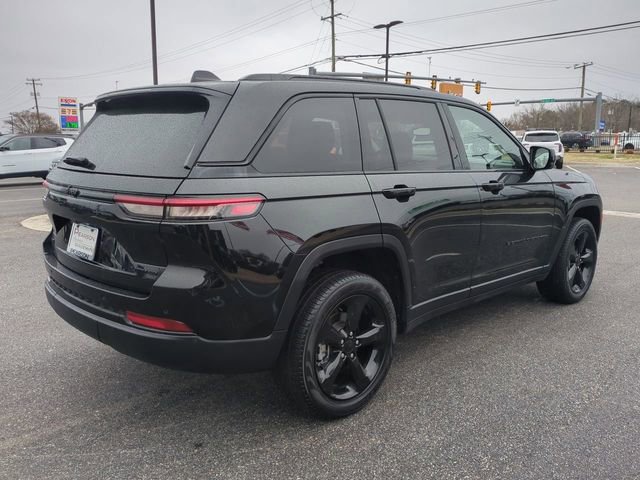 Used 2023 Jeep Grand Cherokee Limited w/ Black Appearance Package image 4
