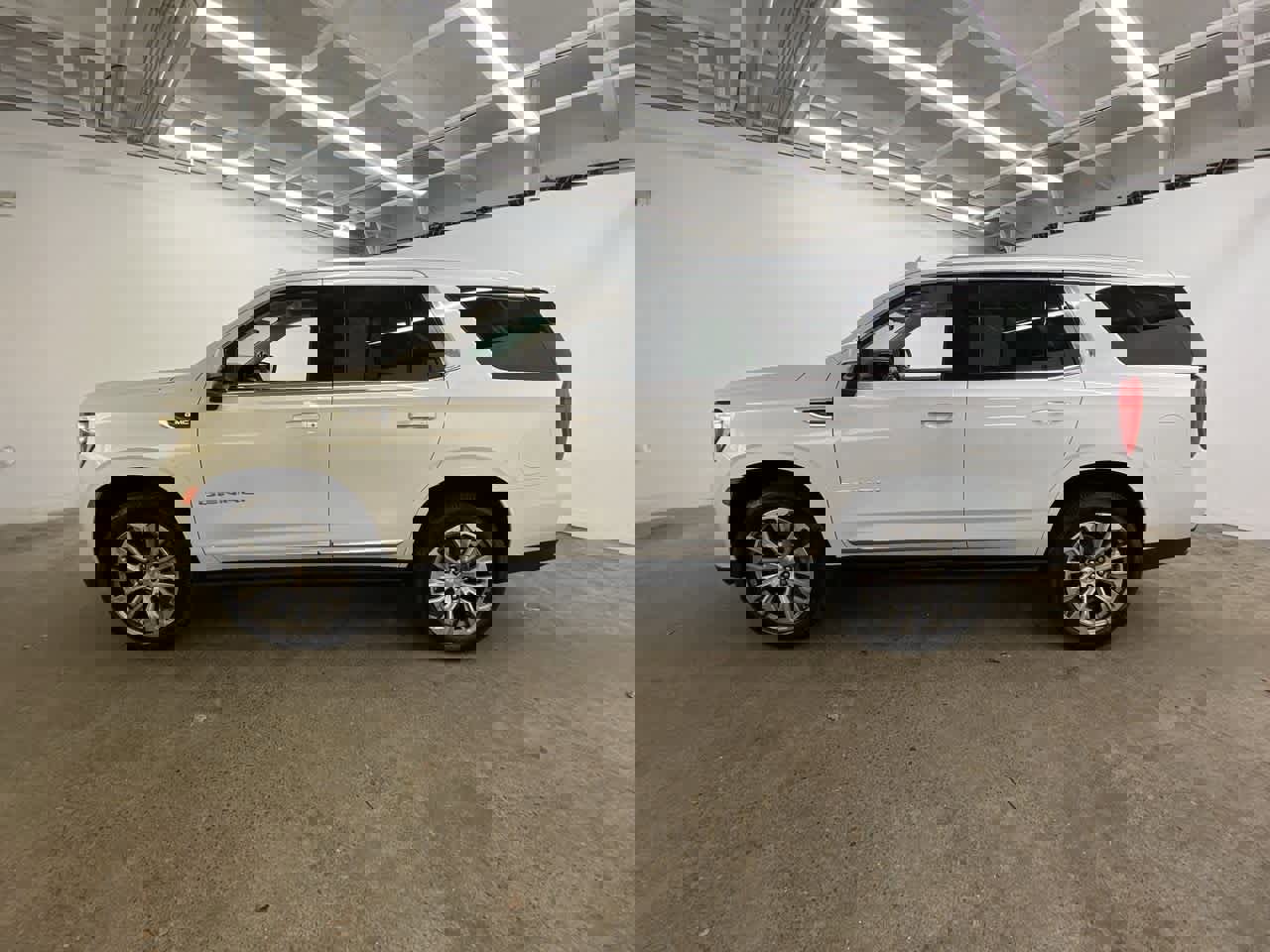 Used 2021 GMC Yukon Denali w/ Denali Premium Package image 3