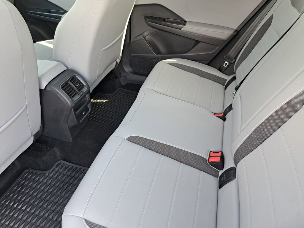 Used 2024 Volkswagen Taos SE image 24