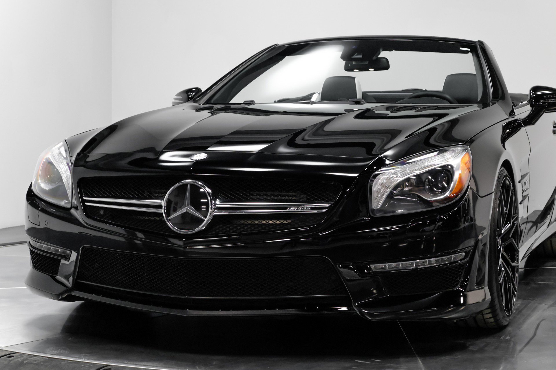Used 2015 Mercedes-Benz SL 63 AMG w/ Driver Assistance Package image 51