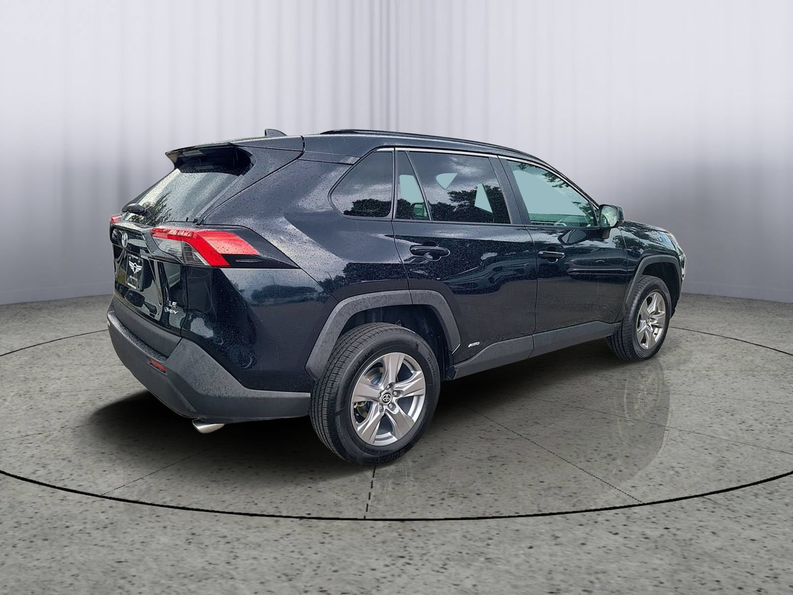 Used 2025 Toyota RAV4 LE AWD/4WD image 2