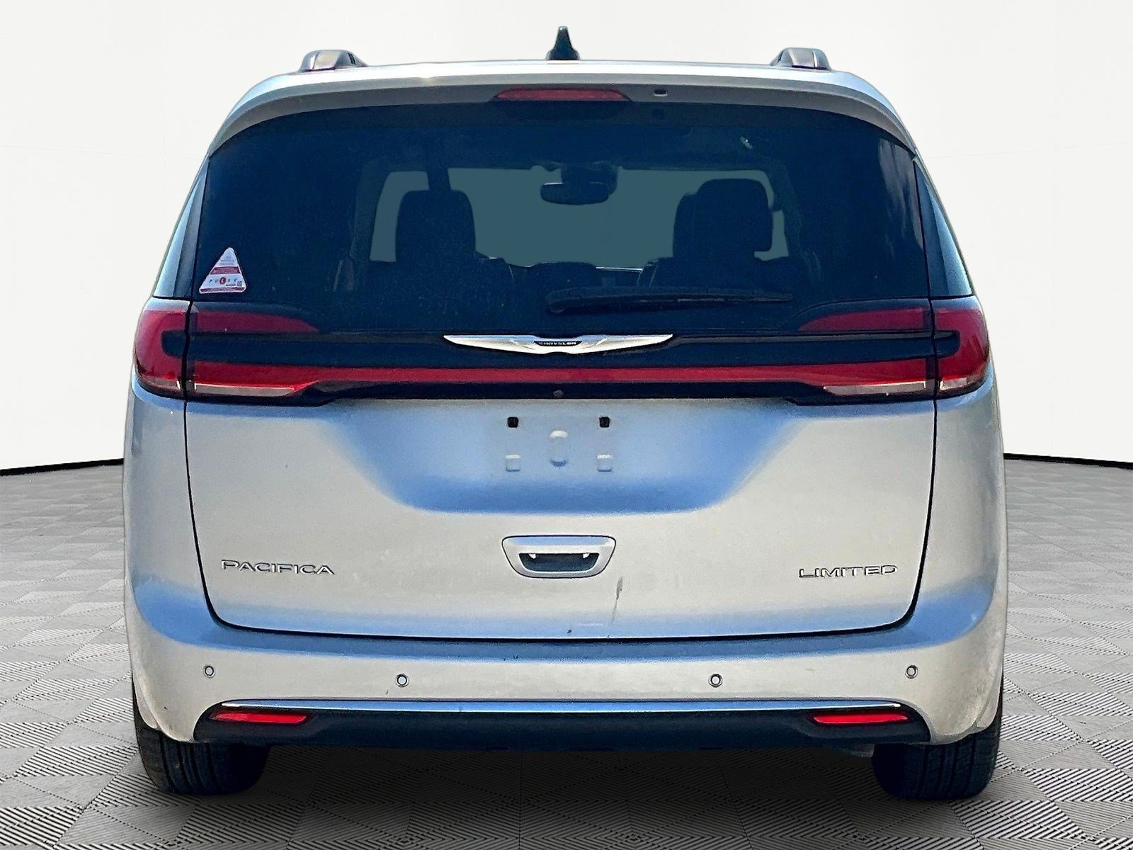 Used 2023 Chrysler Pacifica Limited FWD image 13