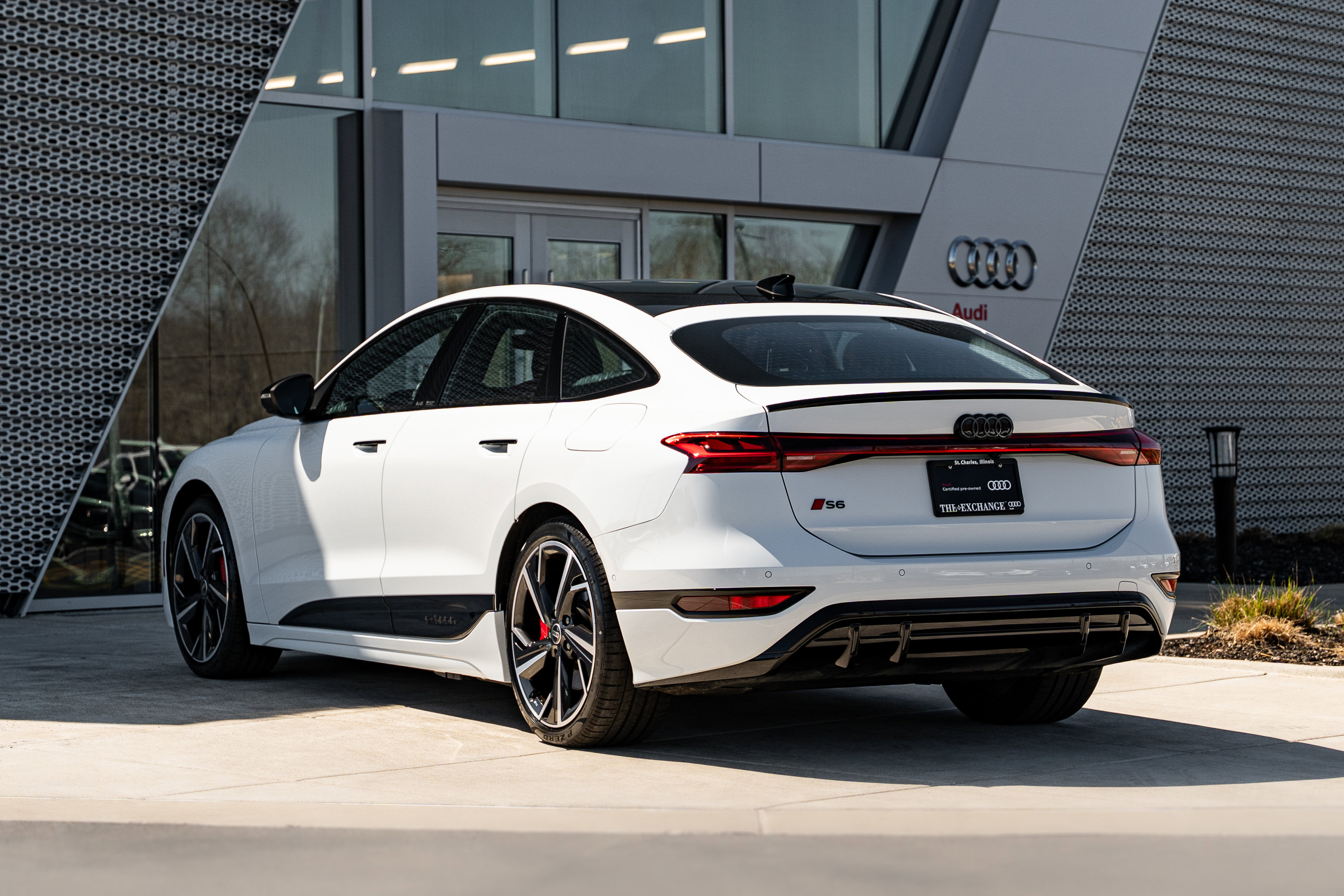 Certified 2025 Audi S6 e-tron Prestige w/ 21" Black Optic Package image 5