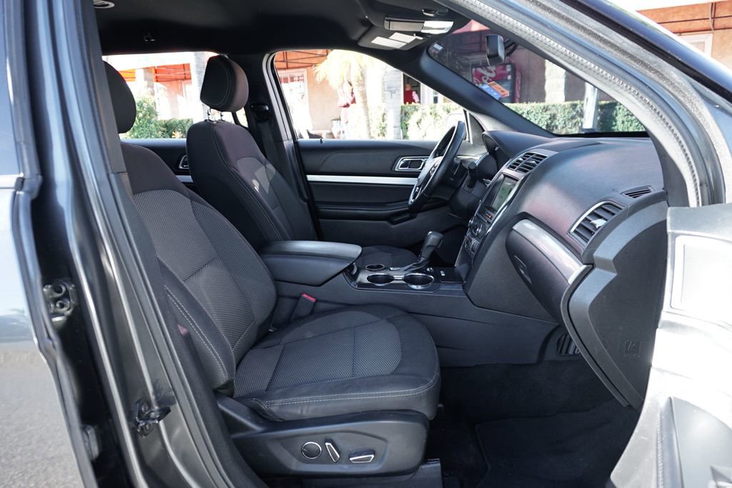 Used 2017 Ford Explorer XLT w/ Equipment Group 201A image 38