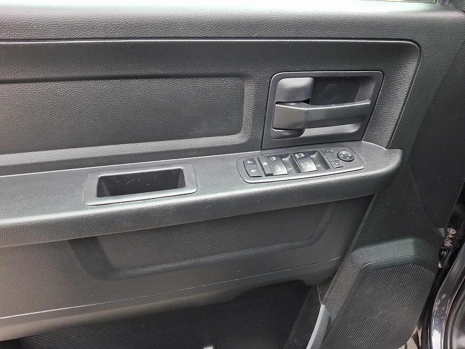 Used 2018 RAM 1500 Express AWD/4WD image 12