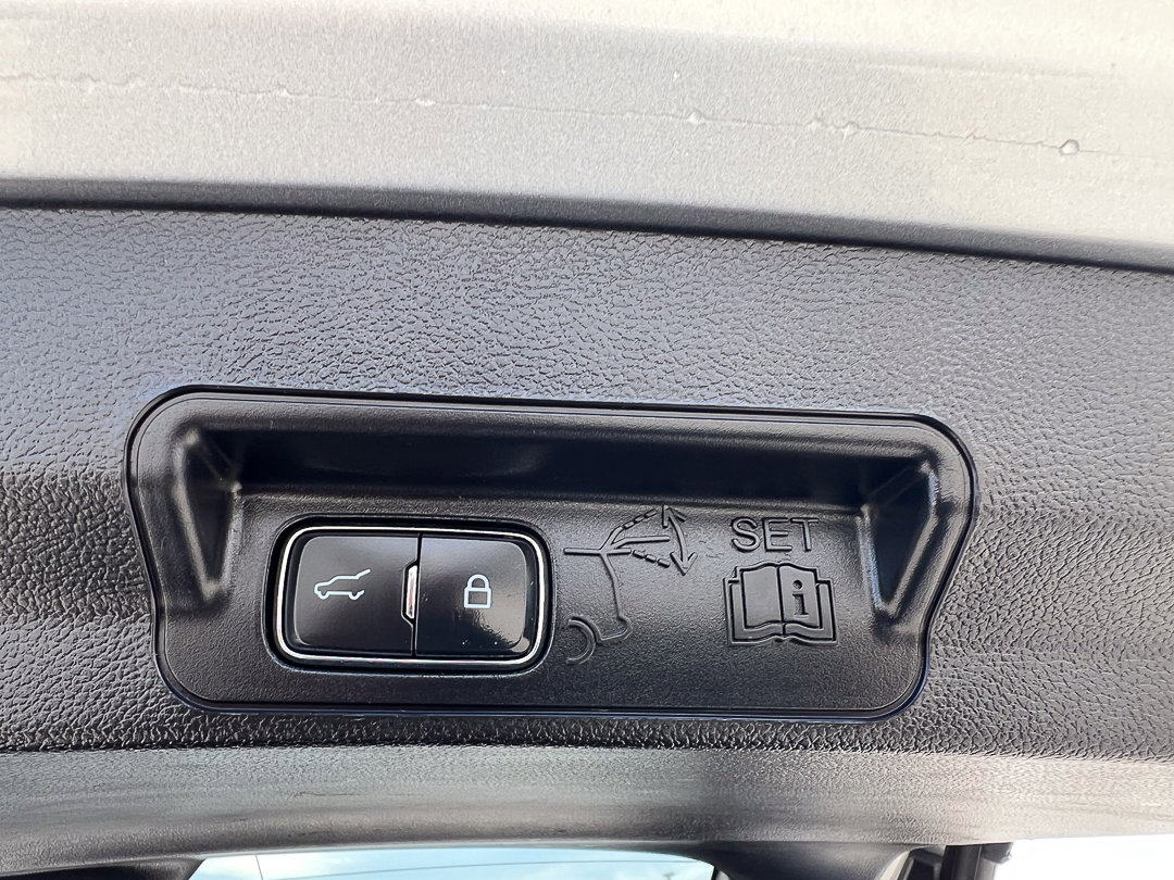 Used 2023 Ford Explorer XLT w/ Equipment Group 202A image 9