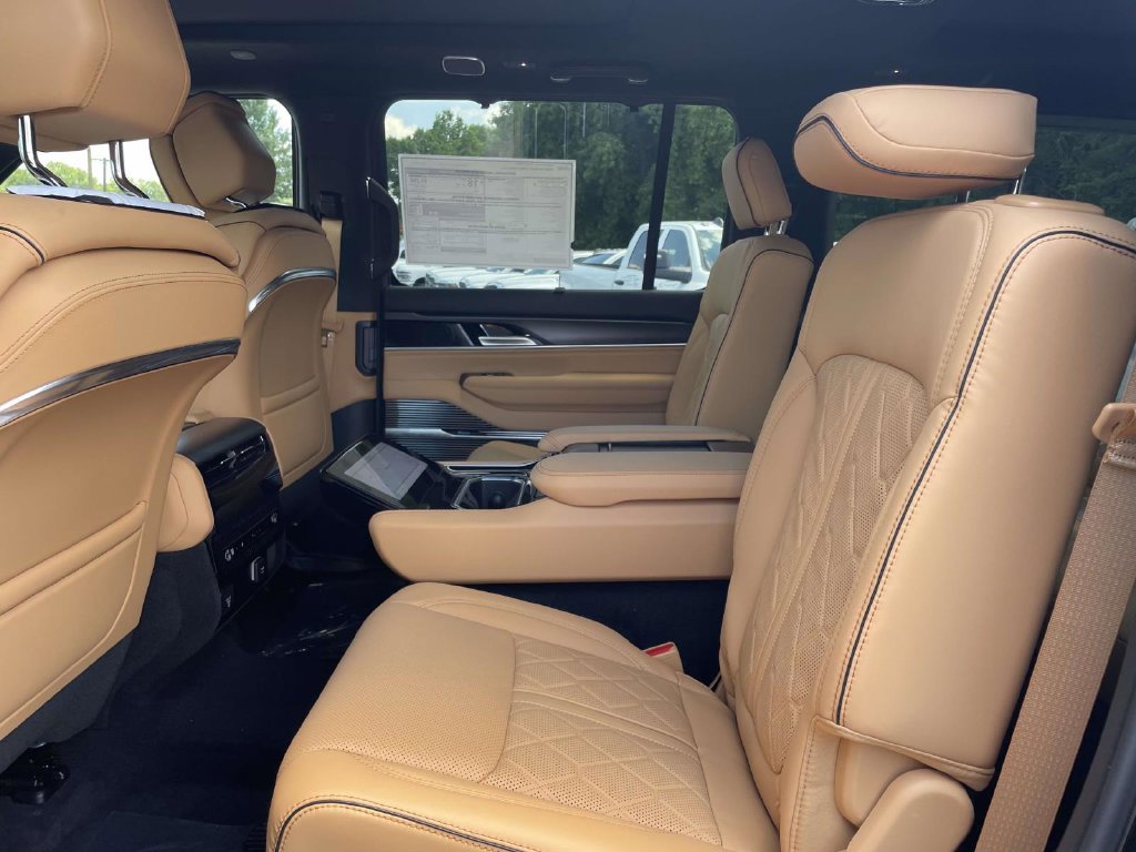 New 2026 Jeep Grand Wagoneer L Summit AWD/4WD image 21