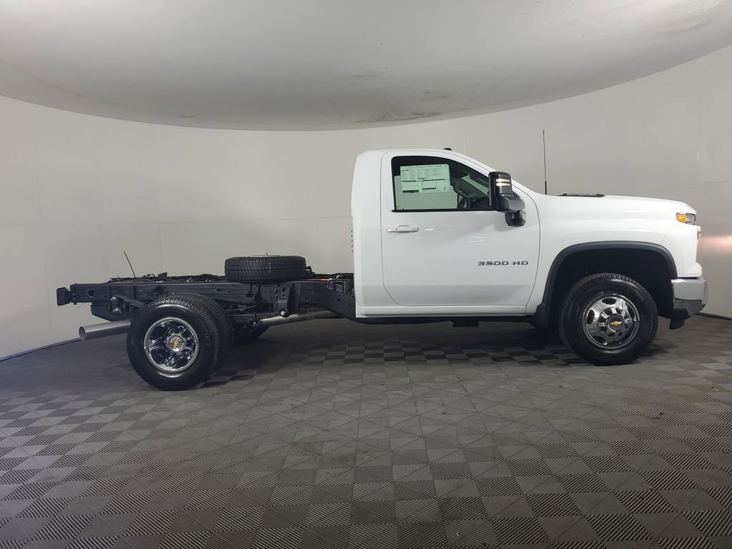 New 2026 Chevrolet Silverado 3500 LT w/ Convenience Package RWD image 2