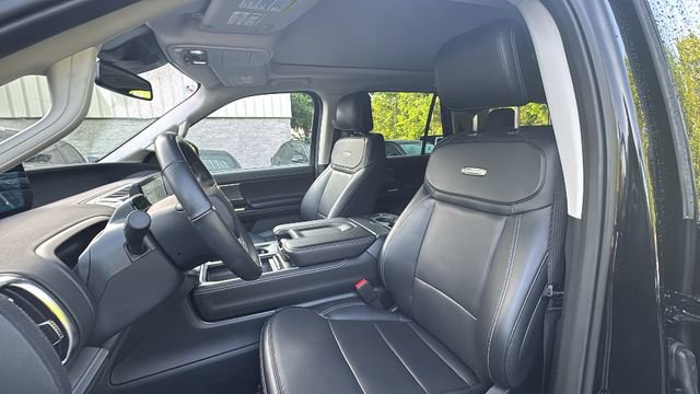 Used 2025 Ford Expedition Platinum AWD/4WD image 29