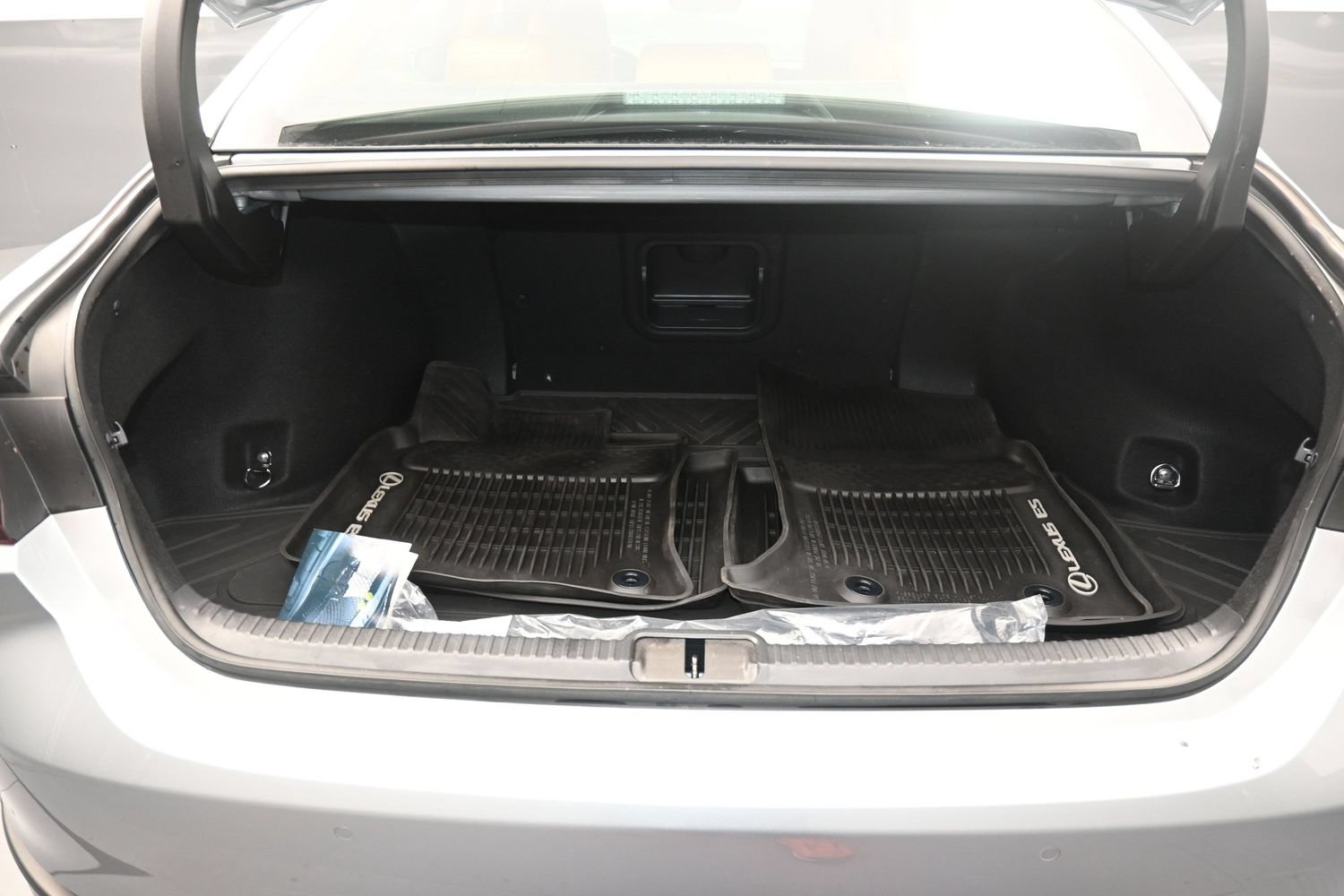 Used 2023 Lexus ES 250 w/ Premium Package AWD/4WD image 16