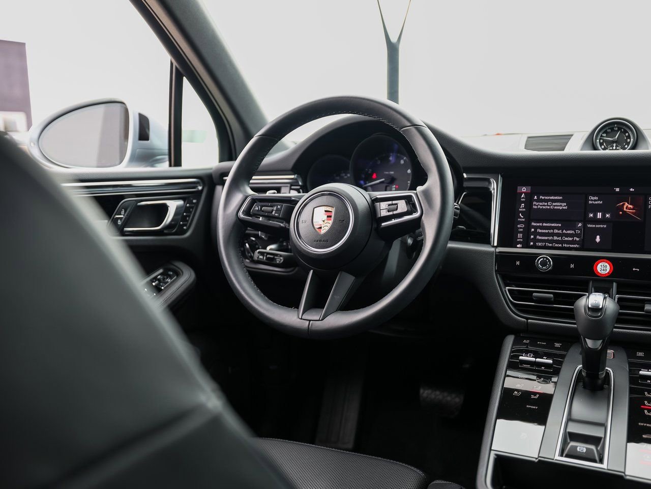 Certified 2025 Porsche Macan image 25