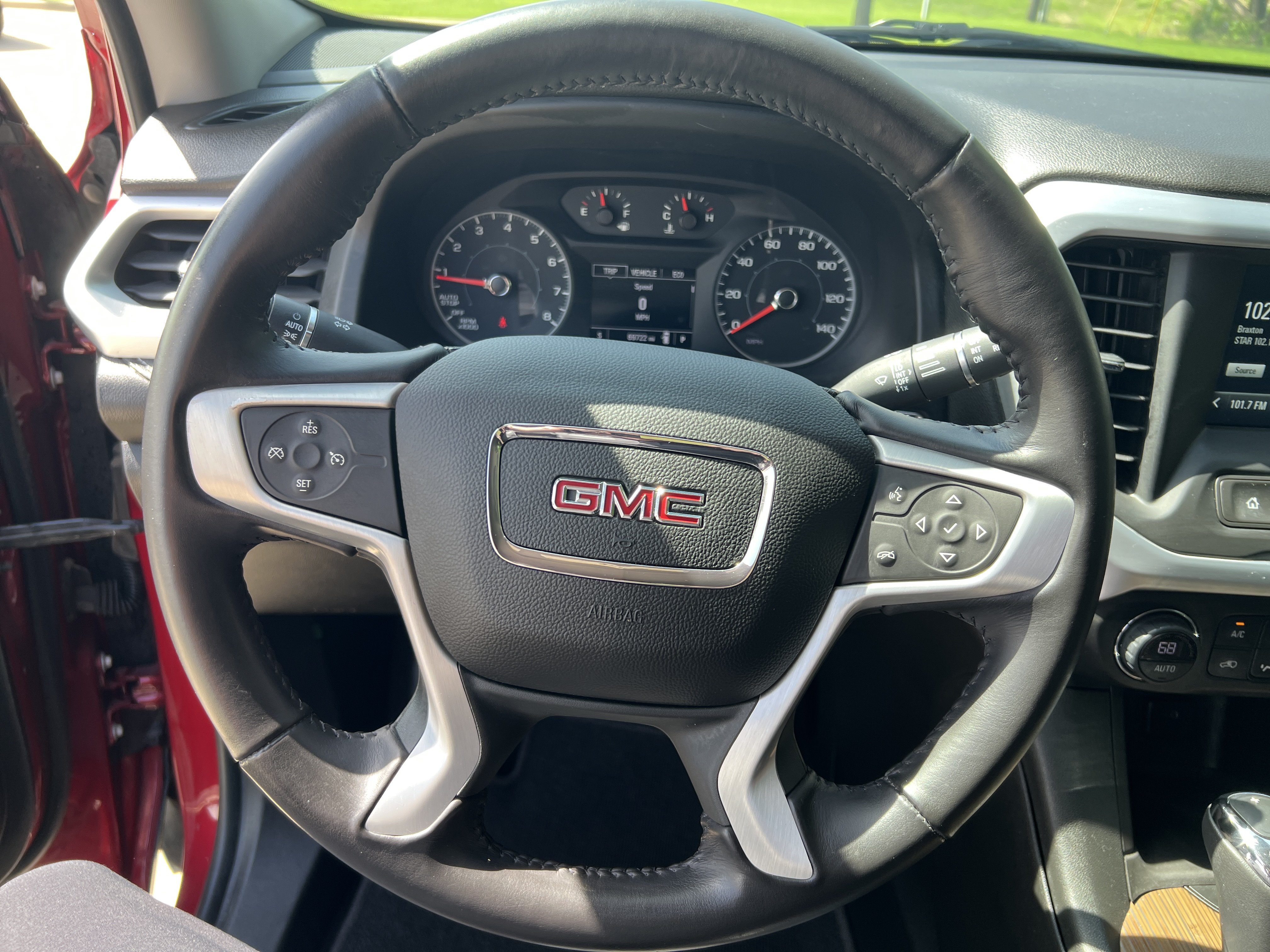 Used 2019 GMC Acadia SLE FWD image 16