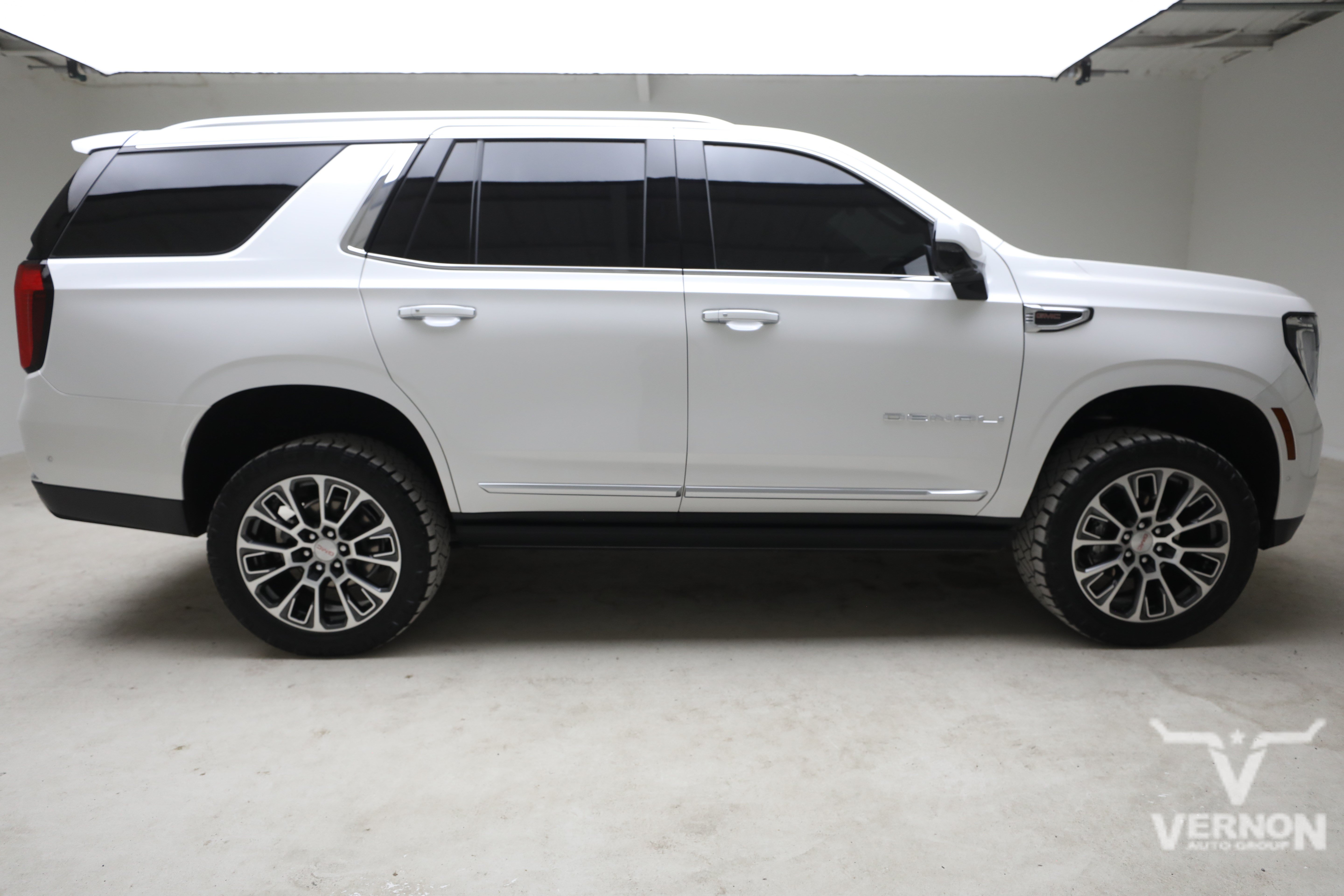 Used 2025 GMC Yukon Denali w/ Sun & Power Step Package AWD/4WD image 6