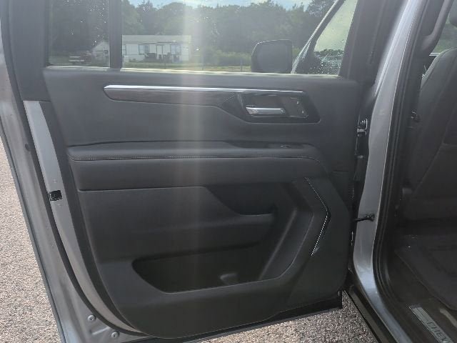 Certified 2025 Chevrolet Suburban Z71 AWD/4WD image 13