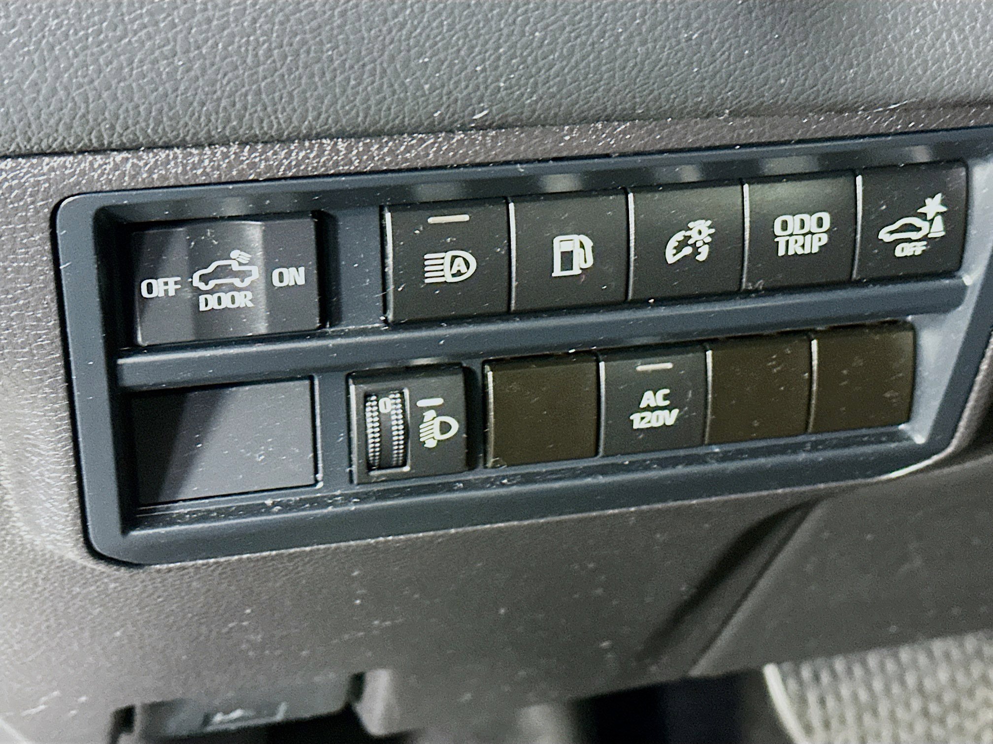 Used 2024 Toyota Tundra Limited w/ Power Package AWD/4WD image 17