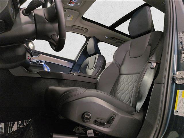 New 2026 Volvo XC90 B5 Plus w/ Protection Package image 4