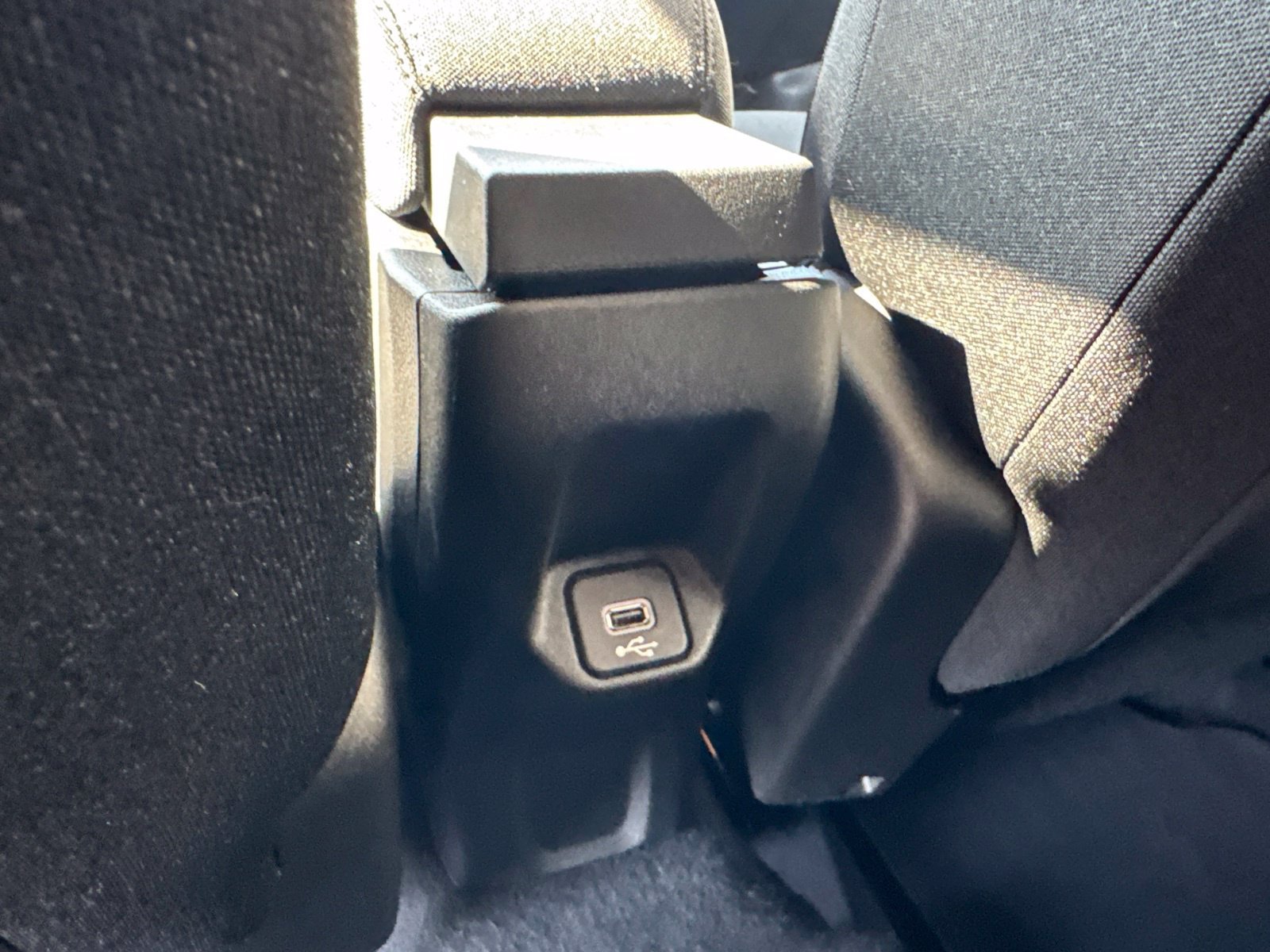 Used 2018 Jeep Renegade Latitude AWD/4WD image 14