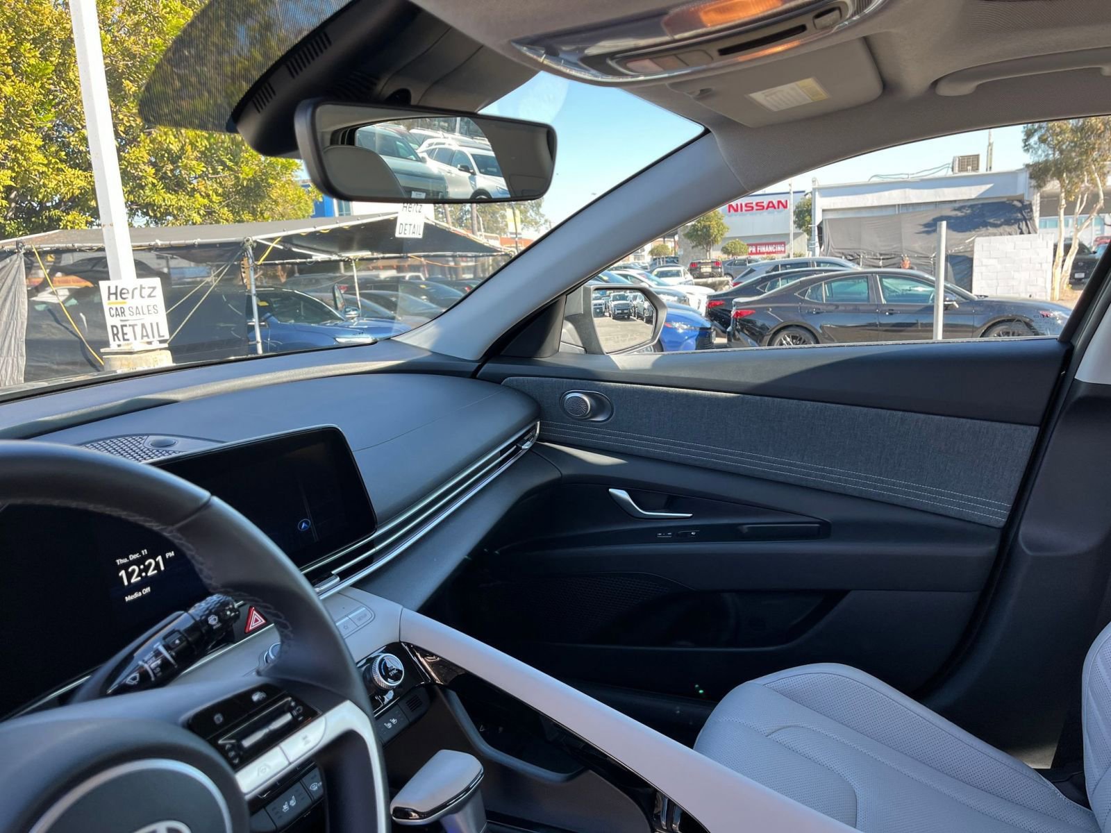 Used 2025 Hyundai Elantra Limited image 36