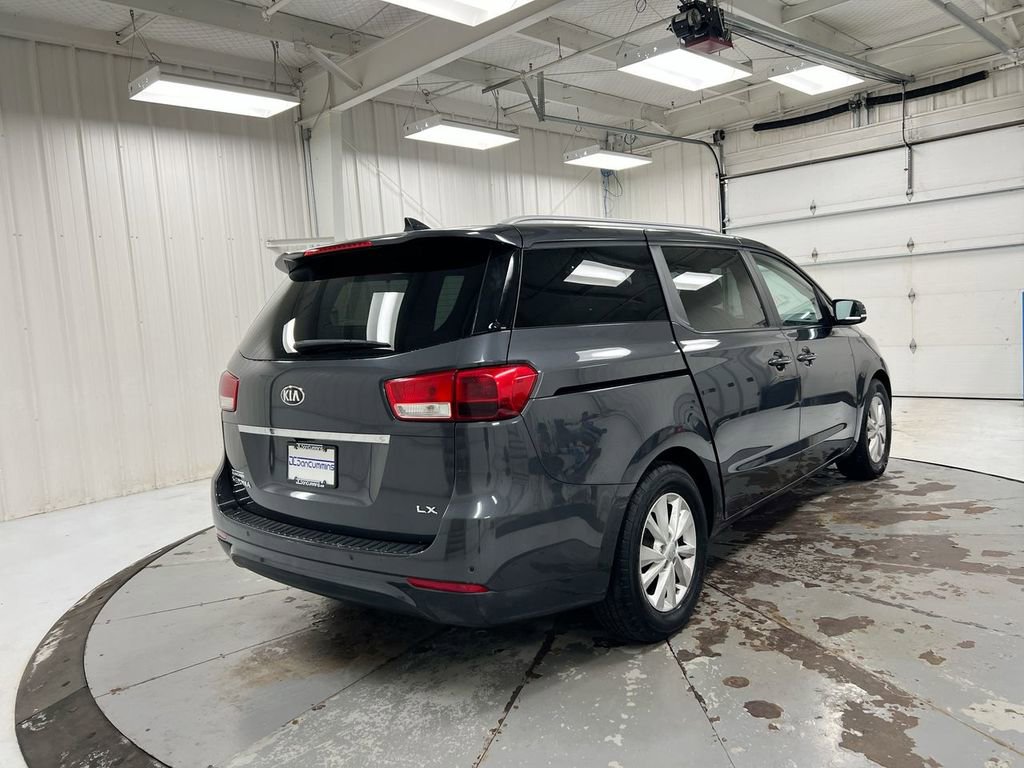 Used 2016 Kia Sedona LX w/ LX Convenience Package image 3