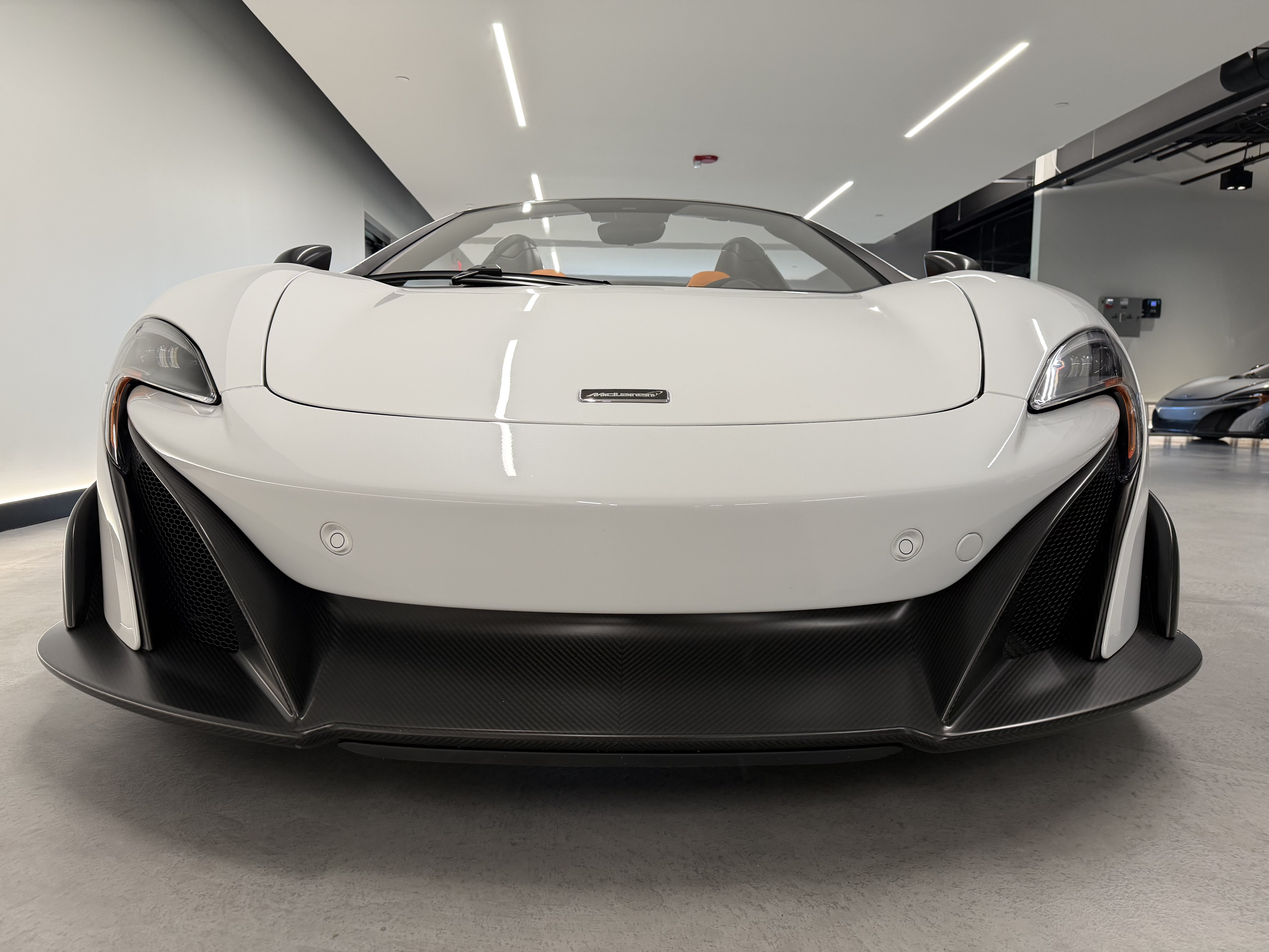 Used 2016 McLaren 675LT Spider RWD image 12