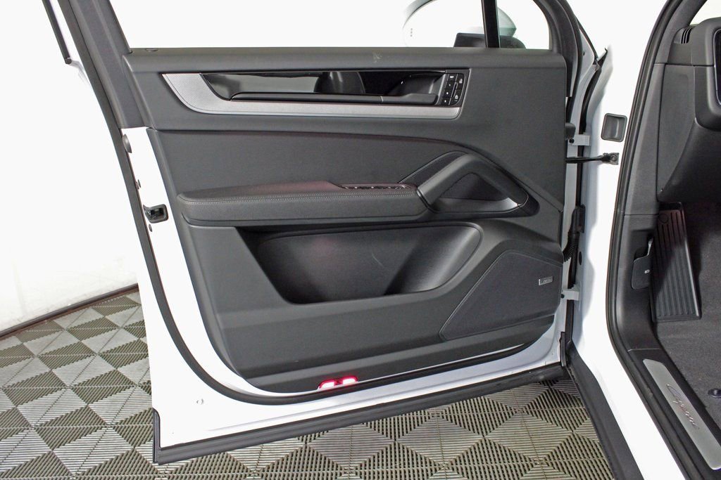 Certified 2025 Porsche Cayenne image 16