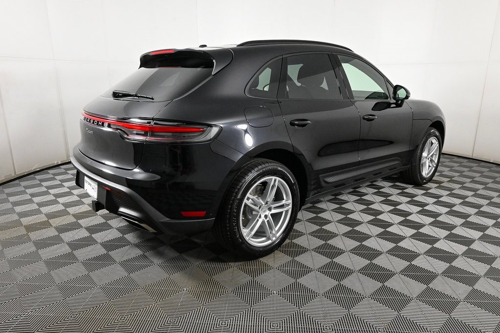 Used 2025 Porsche Macan image 30