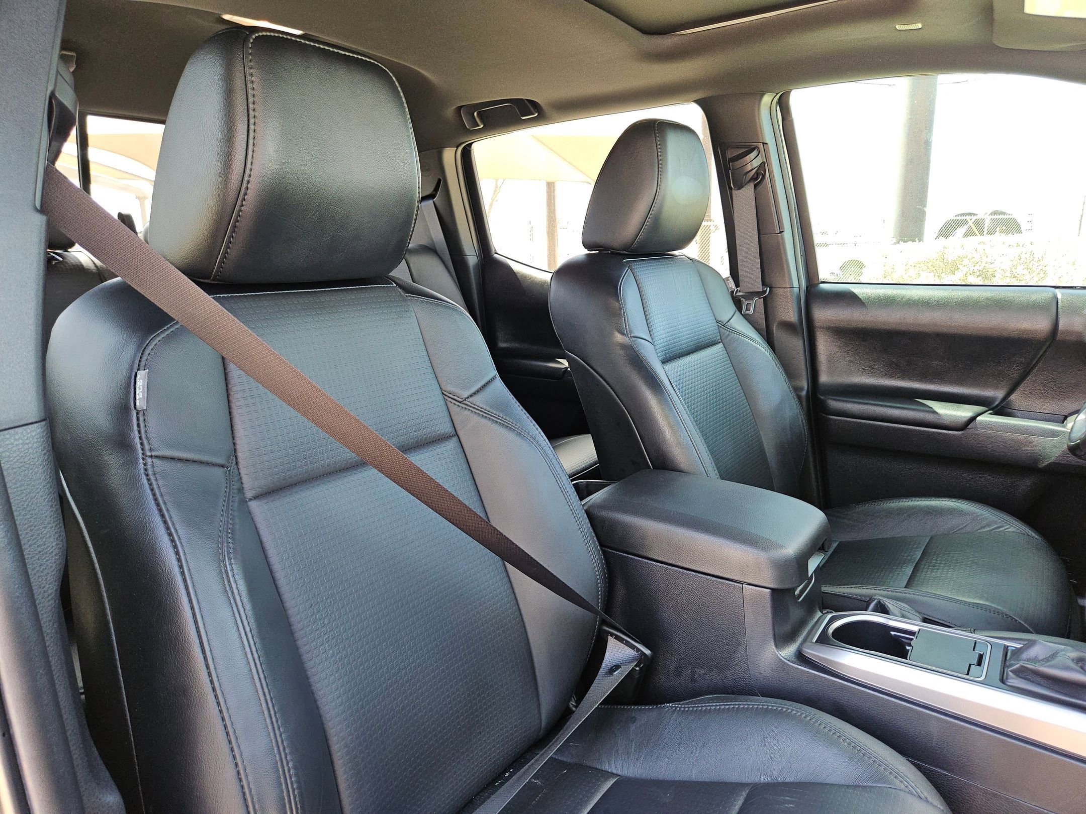 Used 2022 Toyota Tacoma Limited image 30