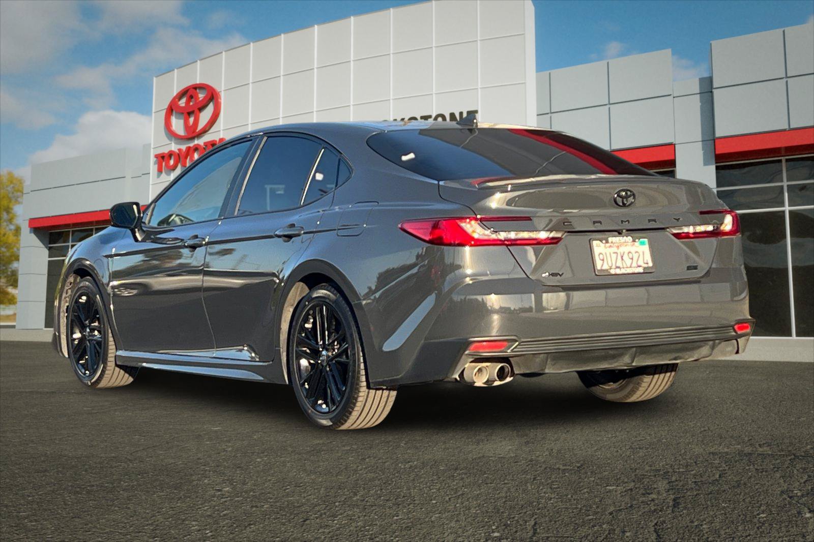 Certified 2025 Toyota Camry SE FWD image 5