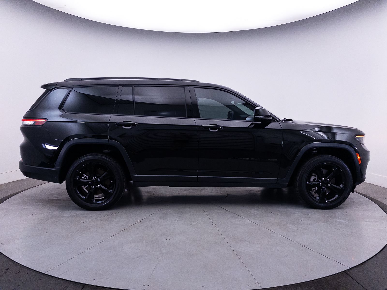 Used 2024 Jeep Grand Cherokee L Altitude RWD image 46