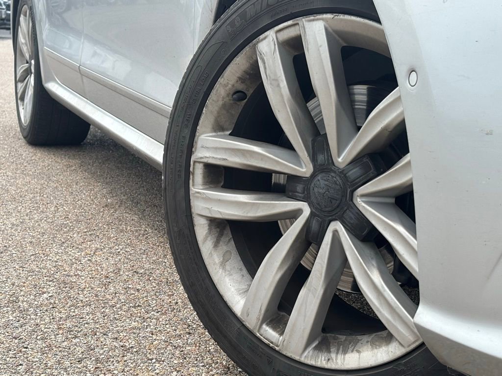 Used 2017 Volkswagen Passat 1.8T SEL Premium FWD image 2