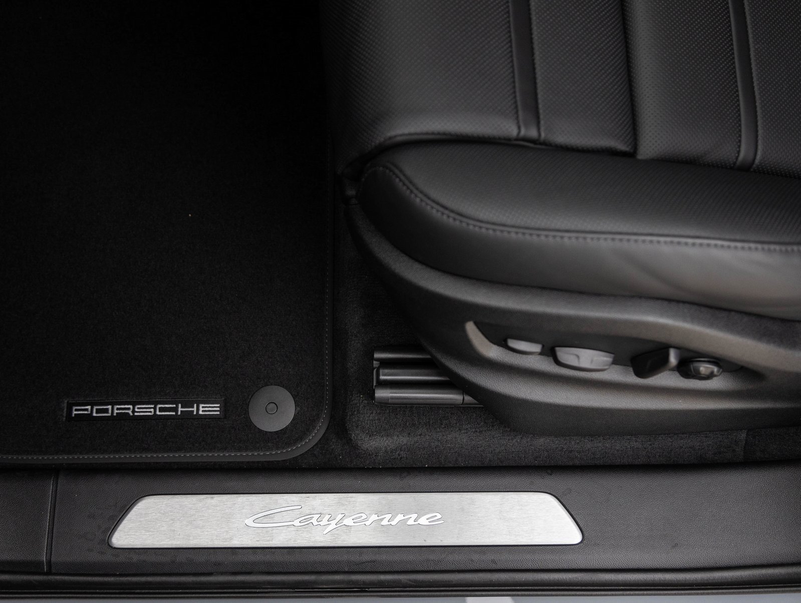 Certified 2026 Porsche Cayenne Coupe image 22