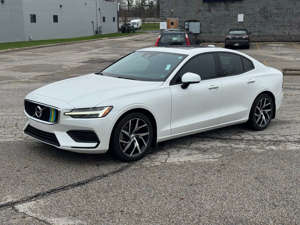 Used 2020 Volvo S60 T5 Momentum image 1