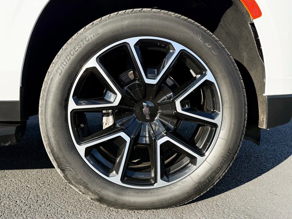 Used 2024 Chevrolet Suburban RST image 15